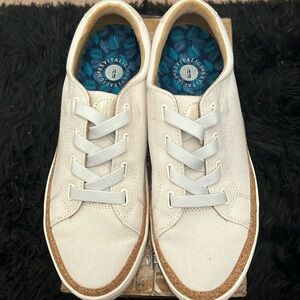 Waco Revitalign Sneakers